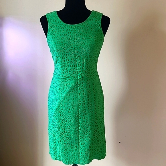 ANTONIO MELANI Dresses & Skirts - Antonio Melani green lace dress w/gold back zipper size 2
